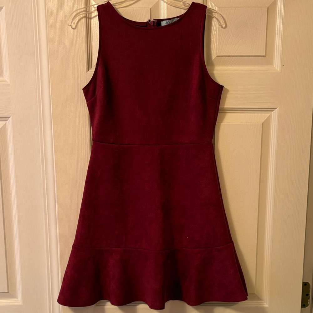 Elegant Burgundy Sleeveless Dress